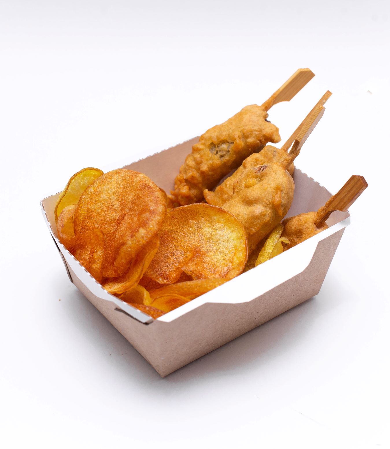 Мини корндог и чипсы натуральные